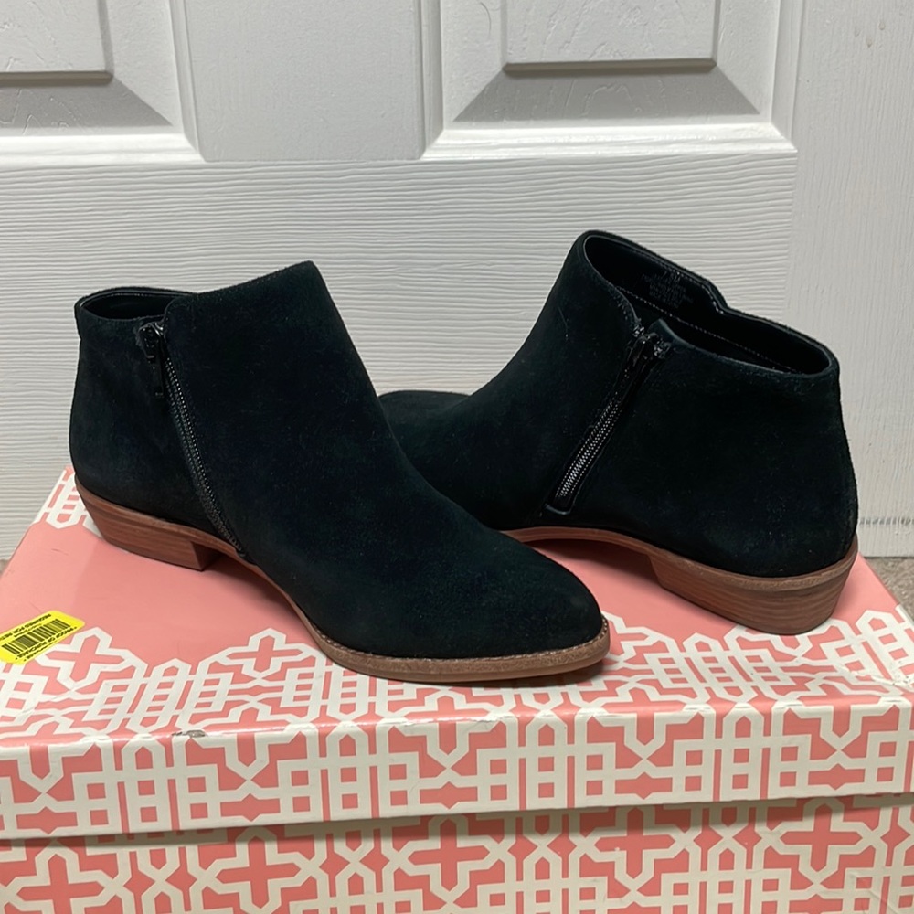 NIB: Gianni Bini black suede ankle boots